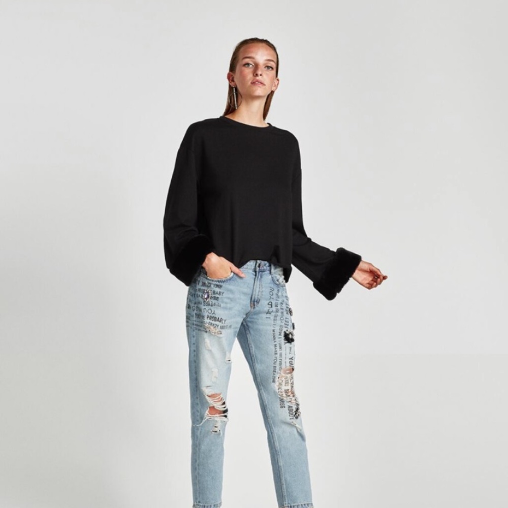 Sweater with sleeves appliqués